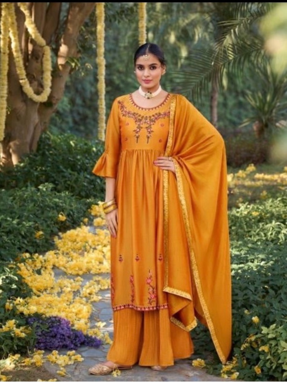 Nyra cut suit set size 46